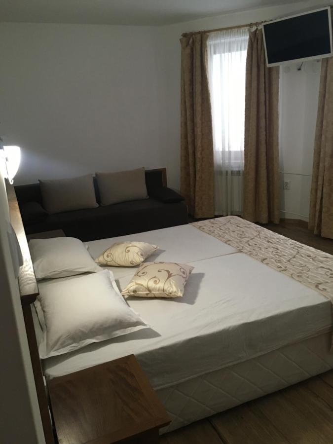Guest House Rest Cserni Oszam Kültér fotó